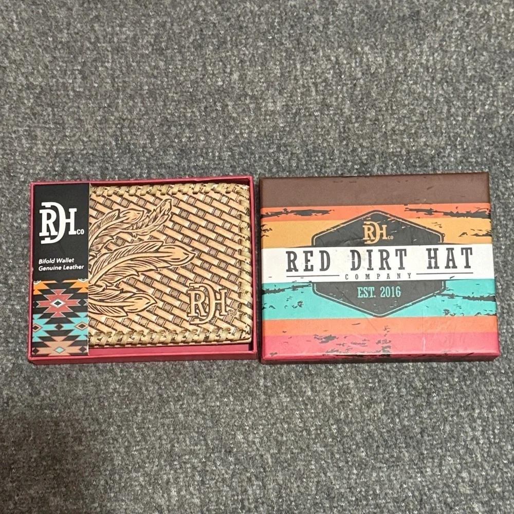 Red Dirt Hat Co. Leather Bifold Wallet - Picture 1 of 5